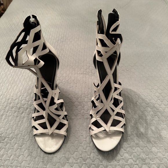 Kendall & Kylie white high heel sandals - Picture 2 of 4
